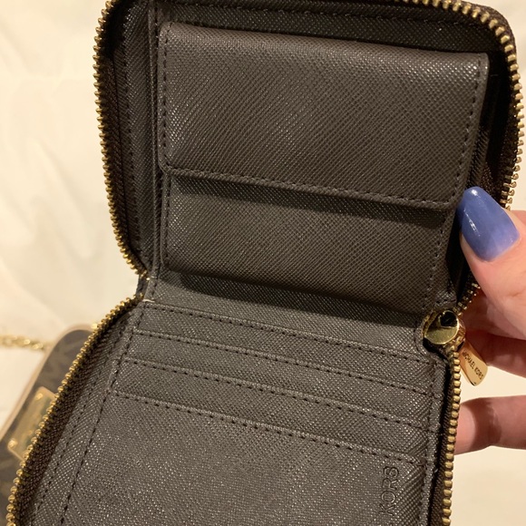 Michael Kors Crossbody purse and wallet - Picture 6 of 8